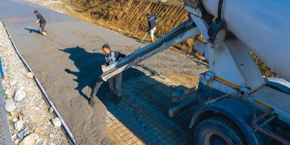 Sason Yücebağ-Kulp bağlantı yolunun beton yol çalışmaları tamamlandı