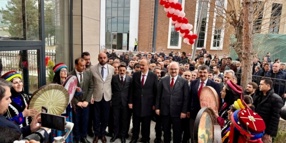 Beşiri’ye halk kütüphanesi açıldı