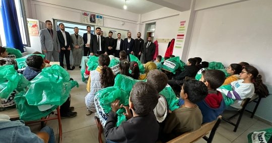 Genç ASKON’dan ihtiyaç sahibi öğrencilere giyim yardımı