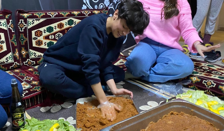 KIZLAR ÇİĞKÖFTE 2
