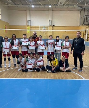 VOLEYBOL KIZLAR ŞAMPİYON (1)