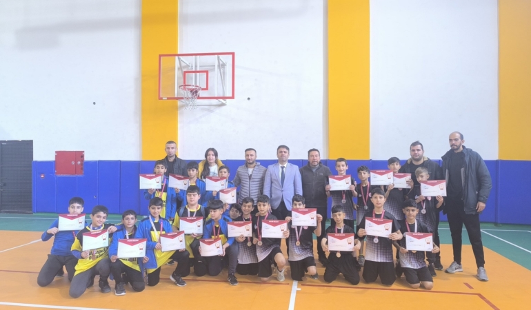 VOLEYBOL KÜÇÜK ERKEKLER ŞAMPİYON