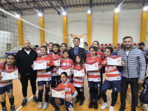 VOLEYBOL KÜÇÜK KIZLAR 1