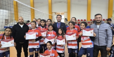 VOLEYBOL KÜÇÜK KIZLAR 1