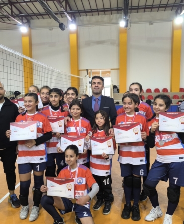 VOLEYBOL KÜÇÜK KIZLAR 1