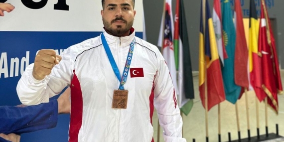 Batmanlı Veysel Balur, Ju Jitsu Avrupa Büyükler Şampiyonası’nda 3. oldu!