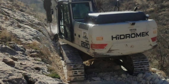 Hasankeyf Yakaköy’de arazi yolu çalışmaları başladı