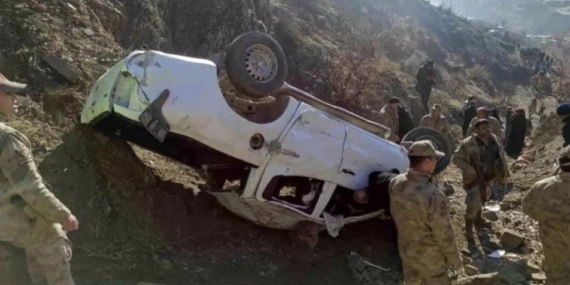 Batman Sason’da otomobil uçuruma yuvarlandı, 1 ölü, durumu ağır olanların da bulunduğu 6 yaralı