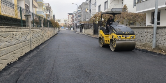Batman Belediyesi kent genelinde kaldırım ve yol çalışmalarına devam ediyor