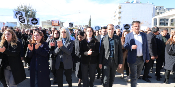 Suruç’ta Kobanê için kitlesel yürüyüş: Dayanışmamız Bitmeyecek