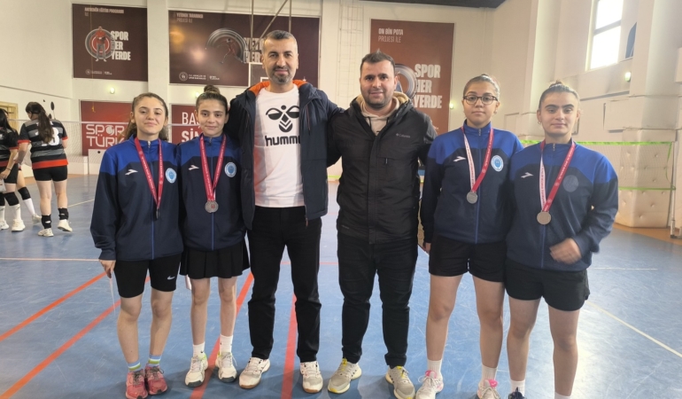 BADMİNTON GENÇ KIZLAR 2