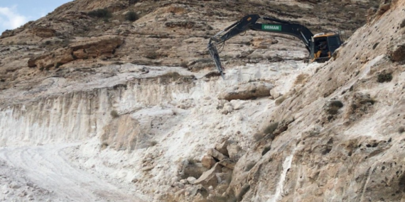 Hasankeyf’te ağaçlandırma çalışmaları için servis yolları yenilendi
