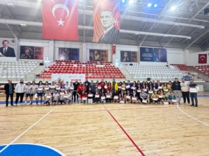 FUTSAL GENÇ KIZLAR 3