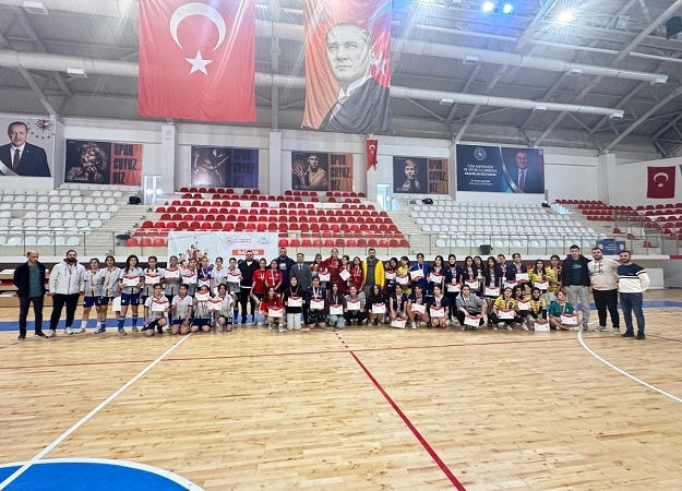 FUTSAL GENÇ KIZLAR 3