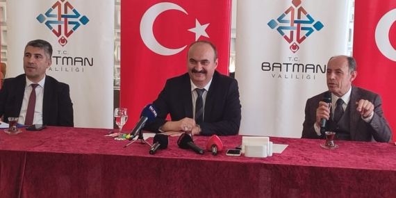 Vali Ekrem Canalp gazetecilerle bir araya geldi