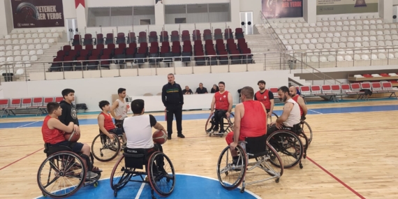 Batman Engelliler Tekerlekli Sandalye Basketbol Takımı liderlik yolunda sahaya çıkıyor