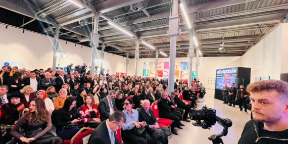 Batmanlı dünyaca ünlü sanatçı Ahmet Güneştekin’in “Kayıp Alfabe” sergisine büyük ilgi