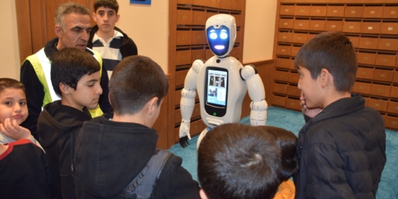 “Mini Ada” robotu Miraç Kandili programında büyük ilgi topladı