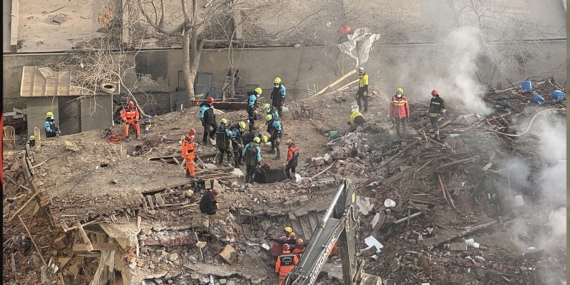 Konya’da 4 katlı bina çöktü: 2 kişi enkaz altında!