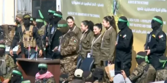 Esir takası: Hamas 4 kadın askeri teslim etti