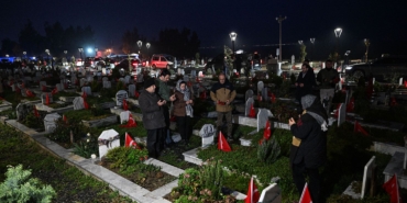 Deprem mezarlık dua