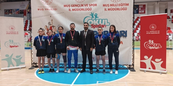 Batman Yahya Kemal Beyatlı Anadolu Lisesi Badminton Takımı Türkiye Finallerine Yükseldi!