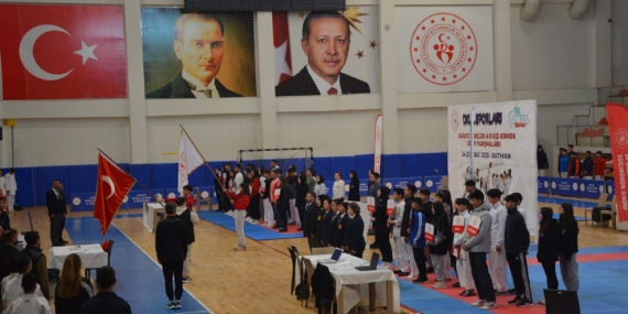 Batman, karate grup müsabakalarında 18 ili ağırladı