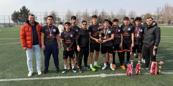 Spor Lisesi Ragbi’de çifte şampiyonluk yaşadı