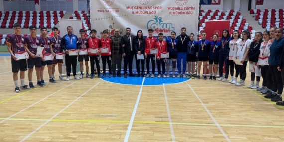 Veysel Karani Badminton Takımı Ankara yolcusu