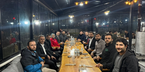 AK Parti Batman il başkanlığı gençlerle bir araya geldi AK Parti Batman il başkanlığı gençlerle bir araya geldi