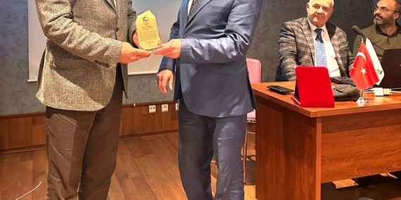 Batman Siirtliler Derneği'nden kaynaşma ve plaket takdim gecesi Batman Siirtliler Derneği’nden kaynaşma ve plaket takdim gecesi