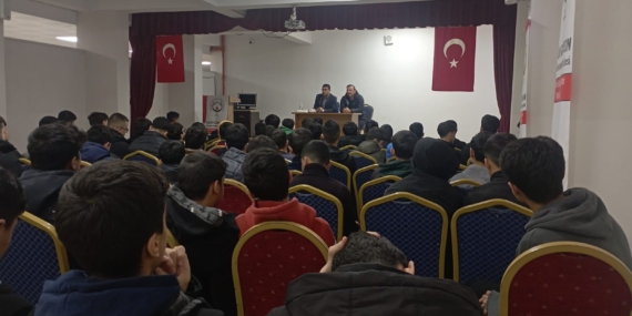İmam Hatip Lisesi’nde Eğitimci-Yazar Sadullah Taşan ile söyleşi düzenlendi