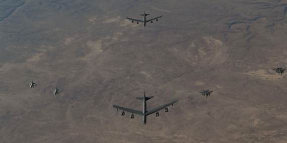 ABD bombardıman uçakları, Ortadoğu'daki 9 ülke üzerinde uçtu ABD bombardıman uçakları, Ortadoğu’daki 9 ülke üzerinde uçtu