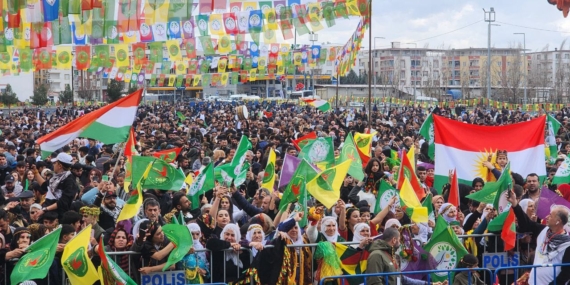 Batman’da Newroz coşkusu: Binlerce kişi kutlamalara katıldı