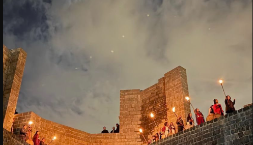 Diyarbakır’da Newroz coşkusu: Surlarda meşaleler yakıldı