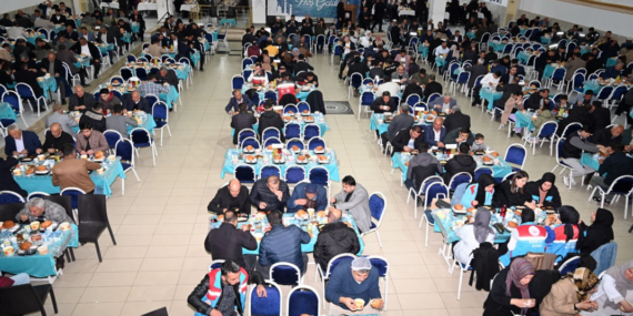 Vali Ekrem Canalp Kozluk’ta vatandaşlarla iftarda buluştu