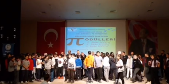 Atatürk Ortaokulu’nda Pi Günü coşkusu: Öğrenciler hafızalarıyla yarıştı