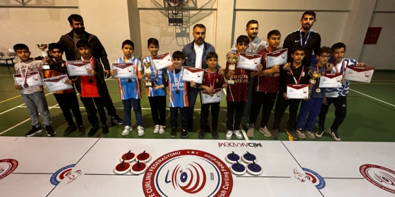 Floor Curling küçüklerde Fatih Ortaokulu şampiyon oldu