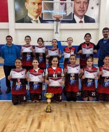 KÜÇÜKLER BASKETBOL ŞAMPİYON KIZLAR