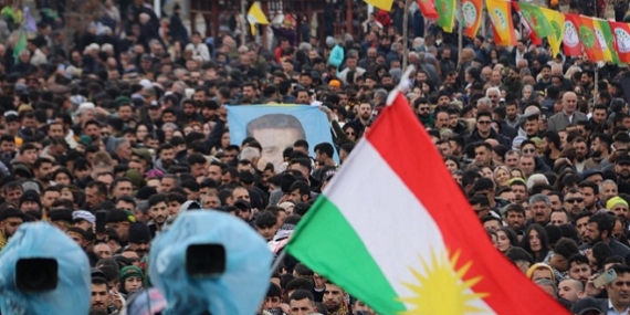 Van’da coşkulu Newroz kutlaması: Renkli görüntüler ortaya çıktı