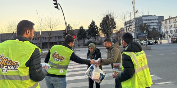 AK Parti İl Gençlik Kolları’ndan “İftara 5 Kala” programı