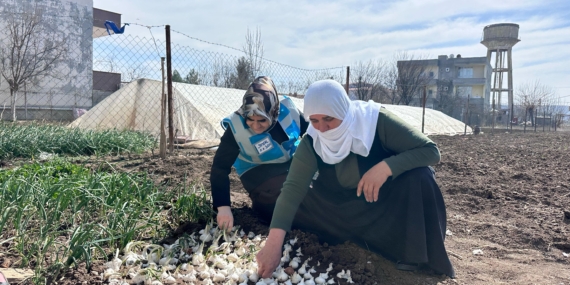 AK Parti Kadın Kolları Başkanı Seval Aksoy, çiftçi kadınlarla buluştu