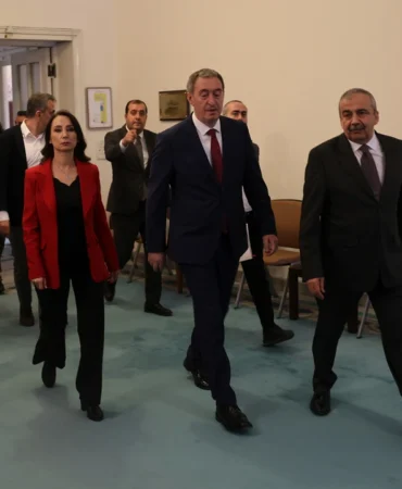 dem-parti-akp-gorusmesi-basladi-rf10