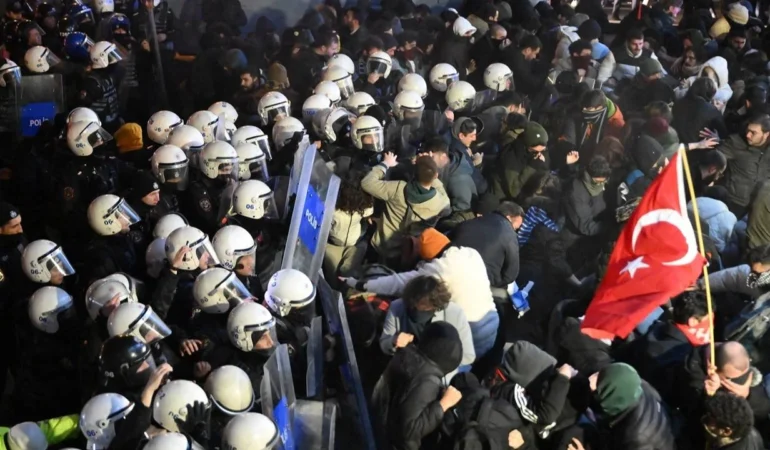 imamoglu-protestolari-bircok-kentte-ev-baskini-97-gozalti-ddt8