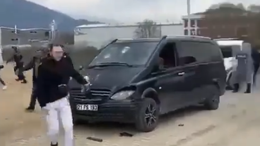 Bursa’da Diyarbakır plakalı araca saldırıp sürücüyü dövenlere komik ceza!