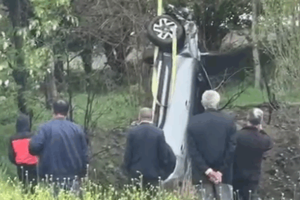 Batman-Kozluk yolunda kaza: Araç uçuruma yuvarlandı, 2 yaralı Batman-Kozluk yolunda kaza: Araç uçuruma yuvarlandı, 2 yaralı
