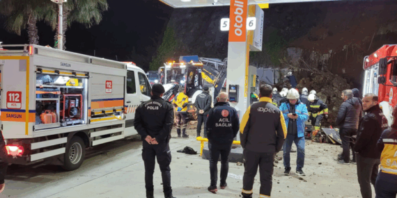 Dağdan kaya koptu, benzincide arabalarını yıkayan dört kişilik aileyi yok etti