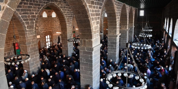Diyarbakır’da camilerde Kürtçe hutbe talebi