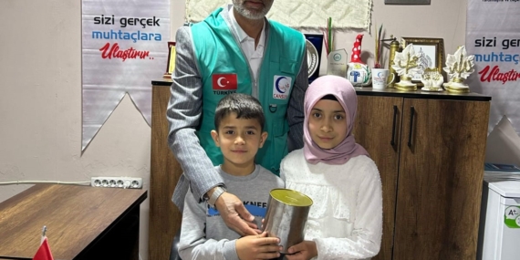 Gazze’deki yetimlere kumbaralarıyla umut oldular