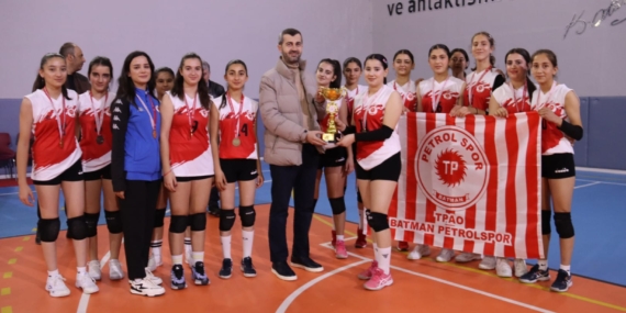 Petrolspor voleybol takımı bölge şampiyonu oldu